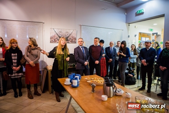 Zdjęcie w galerii na portalu naszraciborz.pl: Wystawa nauczycieli Liceum Plastycznego w Galerii Obok wiadomości z regionu