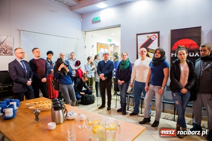 Zdjęcie w galerii na portalu naszraciborz.pl: Wystawa nauczycieli Liceum Plastycznego w Galerii Obok wiadomości z regionu