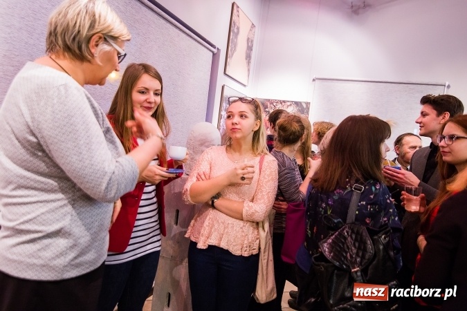 Zdjęcie w galerii na portalu naszraciborz.pl: Wystawa nauczycieli Liceum Plastycznego w Galerii Obok wiadomości z regionu