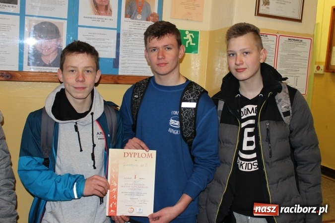 Zdjęcie w galerii na portalu naszraciborz.pl: Łyżwiarskie sukcesy gimnazjalistów z Piątki  wiadomości z regionu