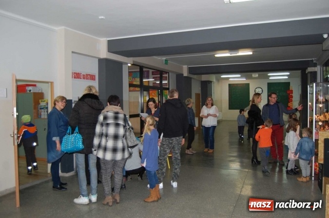 Zdjęcie w galerii na portalu naszraciborz.pl: Dzień Otwartej Szkoły i zajęcia adaptacyjne dla przyszłych pierwszoklasistów w SP 1  wiadomości z regionu