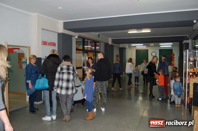 Zdjęcie w galerii na portalu naszraciborz.pl: Dzień Otwartej Szkoły i zajęcia adaptacyjne dla przyszłych pierwszoklasistów w SP 1  wiadomości z regionu
