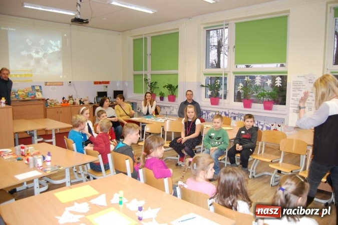 Zdjęcie w galerii na portalu naszraciborz.pl: Dzień Otwartej Szkoły i zajęcia adaptacyjne dla przyszłych pierwszoklasistów w SP 1  wiadomości z regionu