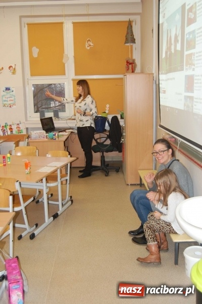 Zdjęcie w galerii na portalu naszraciborz.pl: Dzień Otwartej Szkoły i zajęcia adaptacyjne dla przyszłych pierwszoklasistów w SP 1  wiadomości z regionu