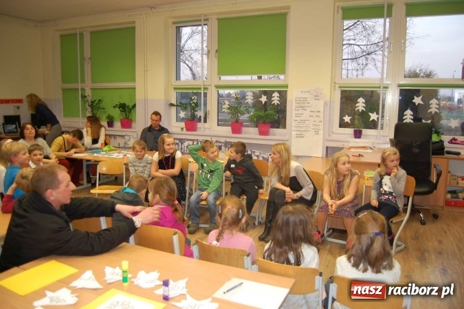 Zdjęcie w galerii na portalu naszraciborz.pl: Dzień Otwartej Szkoły i zajęcia adaptacyjne dla przyszłych pierwszoklasistów w SP 1  wiadomości z regionu