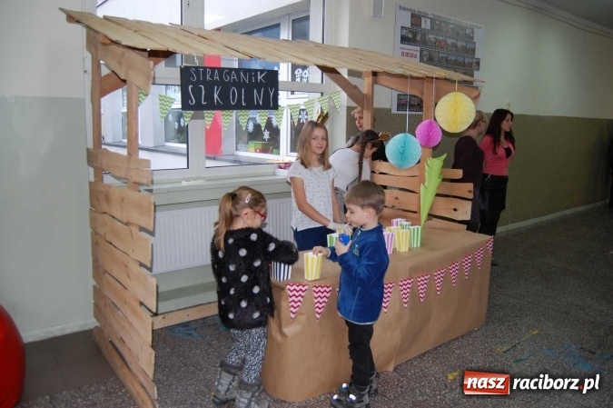 Zdjęcie w galerii na portalu naszraciborz.pl: Dzień Otwartej Szkoły i zajęcia adaptacyjne dla przyszłych pierwszoklasistów w SP 1  wiadomości z regionu