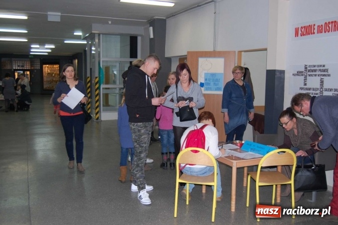 Zdjęcie w galerii na portalu naszraciborz.pl: Dzień Otwartej Szkoły i zajęcia adaptacyjne dla przyszłych pierwszoklasistów w SP 1  wiadomości z regionu