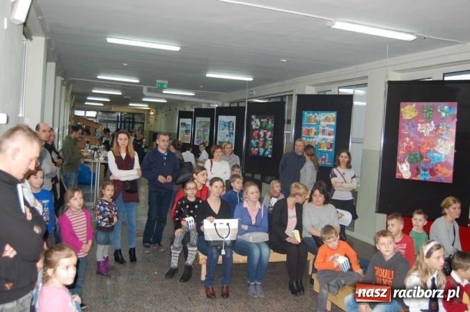 Zdjęcie w galerii na portalu naszraciborz.pl: Dzień Otwartej Szkoły i zajęcia adaptacyjne dla przyszłych pierwszoklasistów w SP 1  wiadomości z regionu