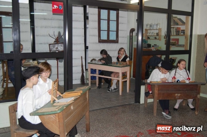 Zdjęcie w galerii na portalu naszraciborz.pl: Dzień Otwartej Szkoły i zajęcia adaptacyjne dla przyszłych pierwszoklasistów w SP 1  wiadomości z regionu