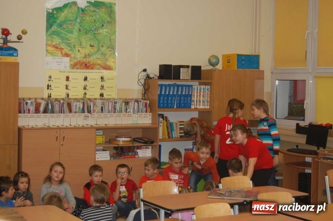 Zdjęcie w galerii na portalu naszraciborz.pl: Dzień Otwartej Szkoły i zajęcia adaptacyjne dla przyszłych pierwszoklasistów w SP 1  wiadomości z regionu