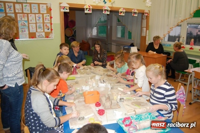 Zdjęcie w galerii na portalu naszraciborz.pl: Dzień Otwartej Szkoły i zajęcia adaptacyjne dla przyszłych pierwszoklasistów w SP 1  wiadomości z regionu