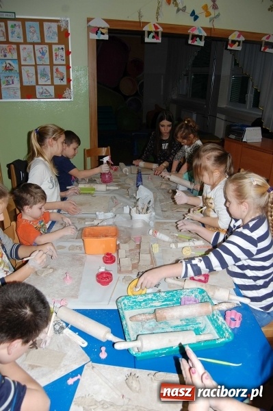 Zdjęcie w galerii na portalu naszraciborz.pl: Dzień Otwartej Szkoły i zajęcia adaptacyjne dla przyszłych pierwszoklasistów w SP 1  wiadomości z regionu