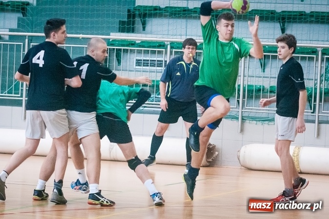 Zdjęcie w galerii na portalu naszraciborz.pl: Turniej piłki ręcznej chłopc&oacute;w szk&oacute;ł ponadgimnazjalnych wiadomości z regionu