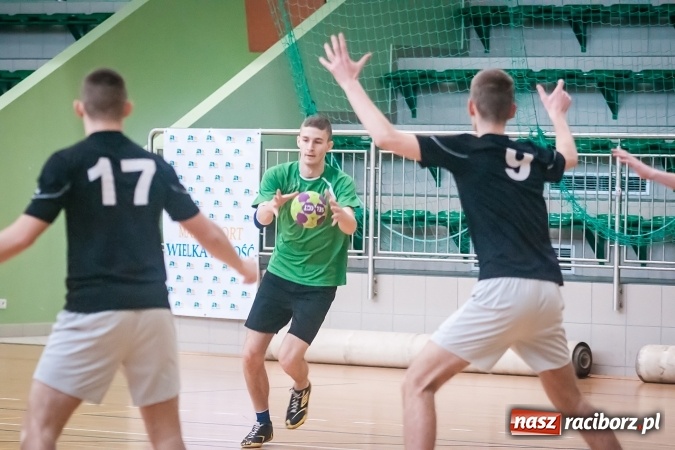 Zdjęcie w galerii na portalu naszraciborz.pl: Turniej piłki ręcznej chłopc&oacute;w szk&oacute;ł ponadgimnazjalnych wiadomości z regionu