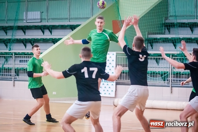Zdjęcie w galerii na portalu naszraciborz.pl: Turniej piłki ręcznej chłopc&oacute;w szk&oacute;ł ponadgimnazjalnych wiadomości z regionu