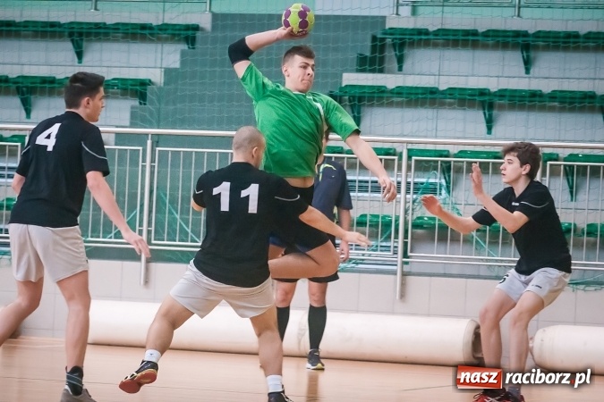 Zdjęcie w galerii na portalu naszraciborz.pl: Turniej piłki ręcznej chłopc&oacute;w szk&oacute;ł ponadgimnazjalnych wiadomości z regionu