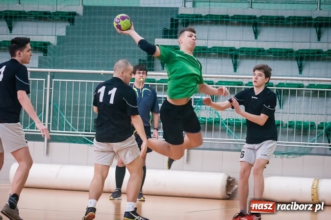 Zdjęcie w galerii na portalu naszraciborz.pl: Turniej piłki ręcznej chłopc&oacute;w szk&oacute;ł ponadgimnazjalnych wiadomości z regionu