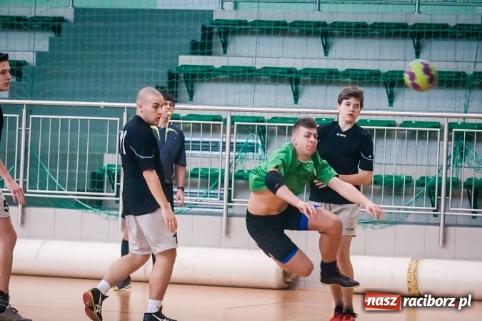 Zdjęcie w galerii na portalu naszraciborz.pl: Turniej piłki ręcznej chłopc&oacute;w szk&oacute;ł ponadgimnazjalnych wiadomości z regionu
