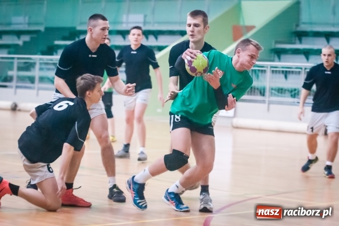 Zdjęcie w galerii na portalu naszraciborz.pl: Turniej piłki ręcznej chłopc&oacute;w szk&oacute;ł ponadgimnazjalnych wiadomości z regionu
