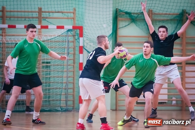 Zdjęcie w galerii na portalu naszraciborz.pl: Turniej piłki ręcznej chłopc&oacute;w szk&oacute;ł ponadgimnazjalnych wiadomości z regionu