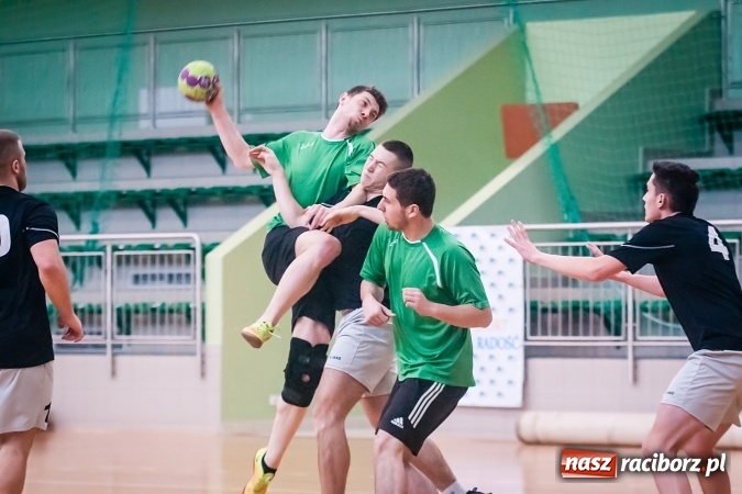 Zdjęcie w galerii na portalu naszraciborz.pl: Turniej piłki ręcznej chłopc&oacute;w szk&oacute;ł ponadgimnazjalnych wiadomości z regionu