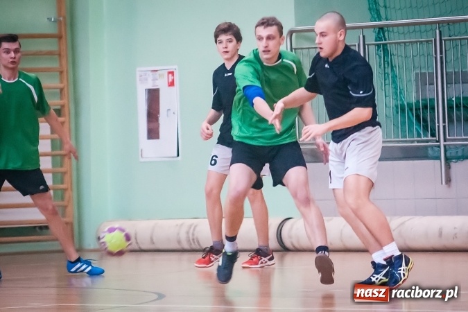 Zdjęcie w galerii na portalu naszraciborz.pl: Turniej piłki ręcznej chłopc&oacute;w szk&oacute;ł ponadgimnazjalnych wiadomości z regionu