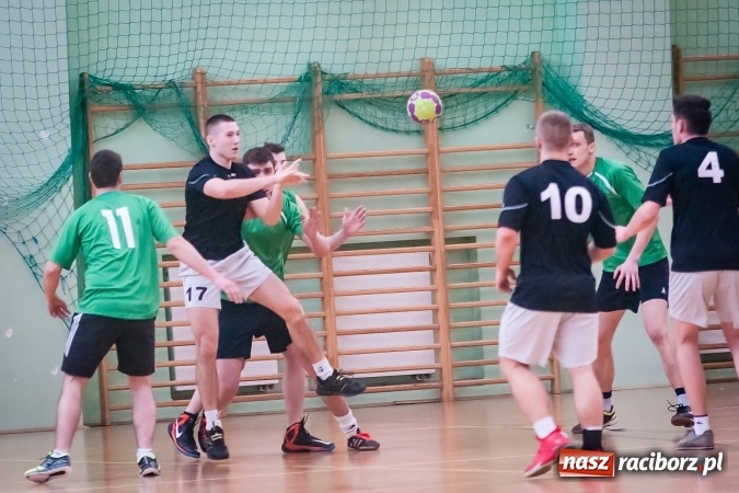 Zdjęcie w galerii na portalu naszraciborz.pl: Turniej piłki ręcznej chłopc&oacute;w szk&oacute;ł ponadgimnazjalnych wiadomości z regionu