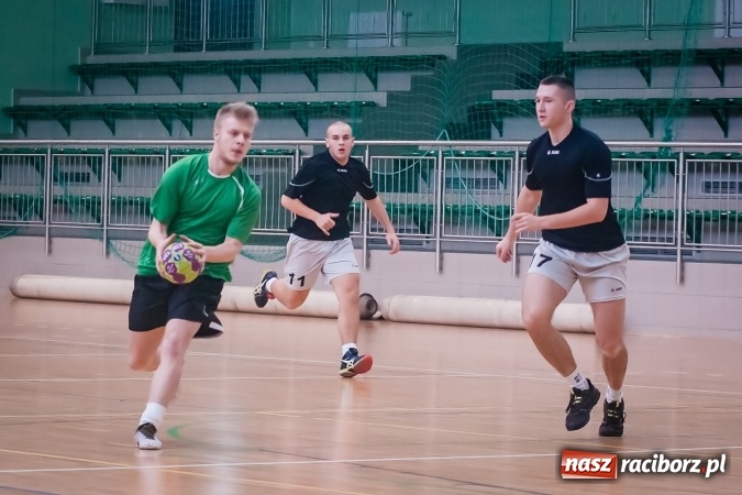 Zdjęcie w galerii na portalu naszraciborz.pl: Turniej piłki ręcznej chłopc&oacute;w szk&oacute;ł ponadgimnazjalnych wiadomości z regionu