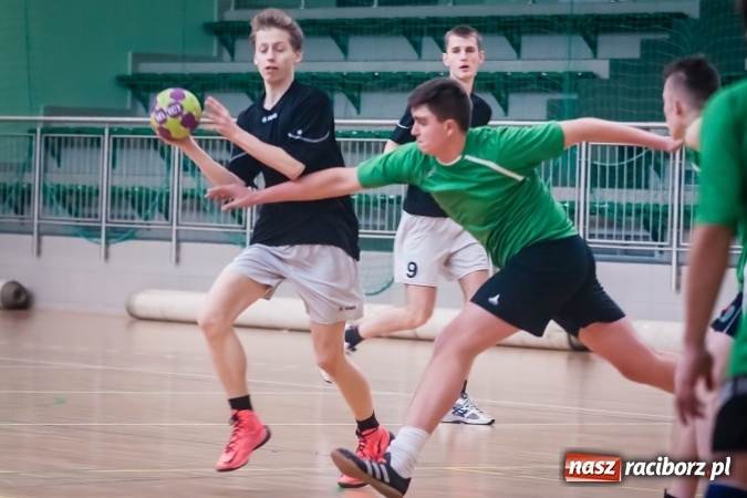 Zdjęcie w galerii na portalu naszraciborz.pl: Turniej piłki ręcznej chłopc&oacute;w szk&oacute;ł ponadgimnazjalnych wiadomości z regionu