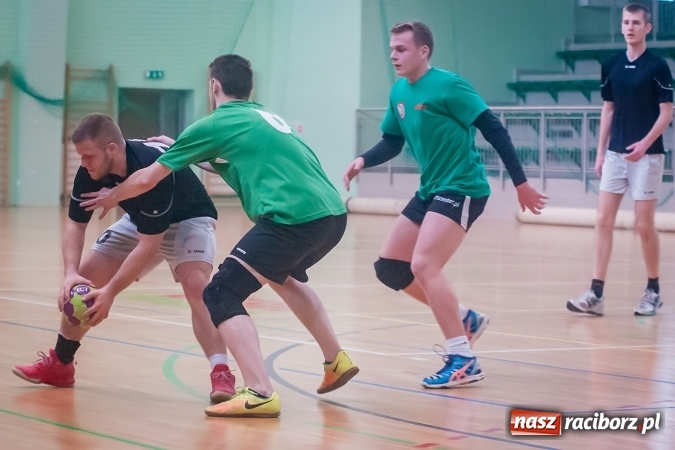 Zdjęcie w galerii na portalu naszraciborz.pl: Turniej piłki ręcznej chłopc&oacute;w szk&oacute;ł ponadgimnazjalnych wiadomości z regionu