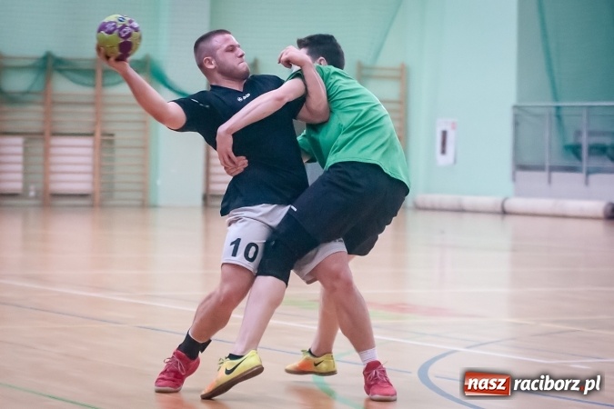 Zdjęcie w galerii na portalu naszraciborz.pl: Turniej piłki ręcznej chłopc&oacute;w szk&oacute;ł ponadgimnazjalnych wiadomości z regionu