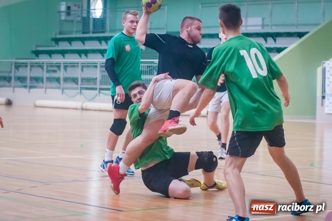 Zdjęcie w galerii na portalu naszraciborz.pl: Turniej piłki ręcznej chłopc&oacute;w szk&oacute;ł ponadgimnazjalnych wiadomości z regionu