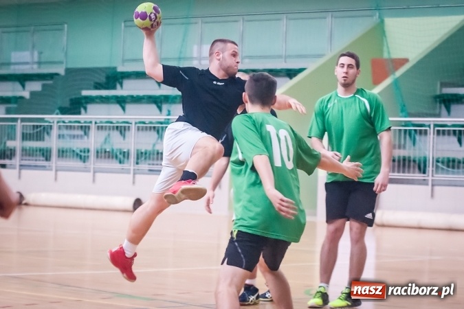 Zdjęcie w galerii na portalu naszraciborz.pl: Turniej piłki ręcznej chłopc&oacute;w szk&oacute;ł ponadgimnazjalnych wiadomości z regionu