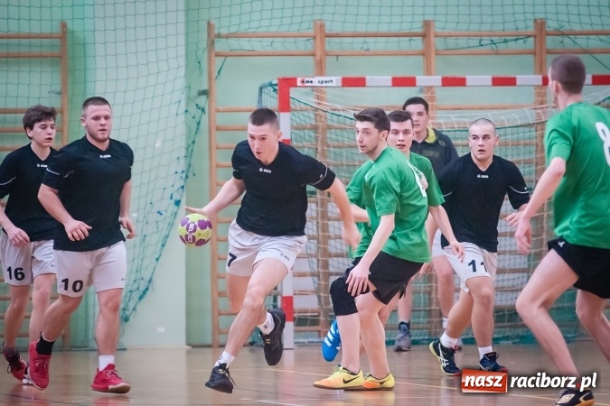 Zdjęcie w galerii na portalu naszraciborz.pl: Turniej piłki ręcznej chłopc&oacute;w szk&oacute;ł ponadgimnazjalnych wiadomości z regionu