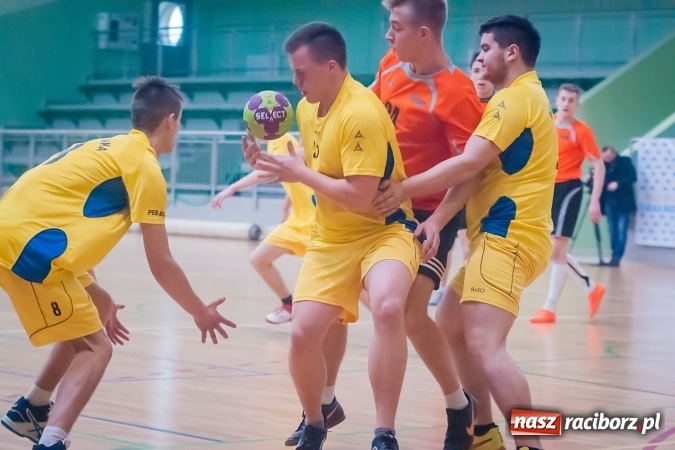 Zdjęcie w galerii na portalu naszraciborz.pl: Turniej piłki ręcznej chłopc&oacute;w szk&oacute;ł ponadgimnazjalnych wiadomości z regionu