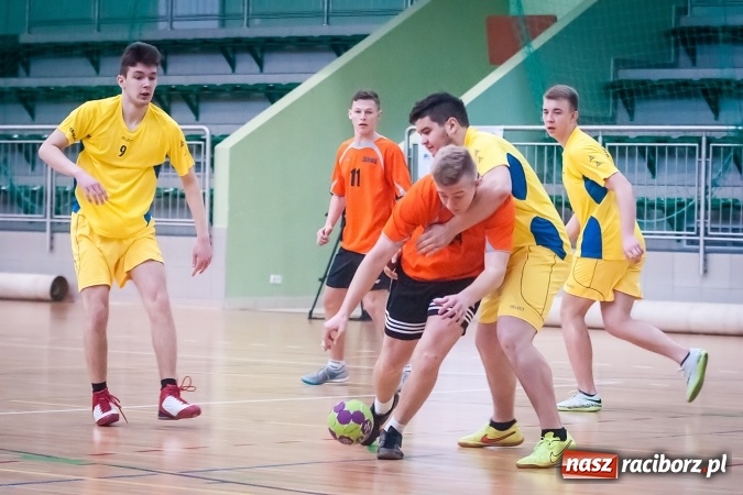 Zdjęcie w galerii na portalu naszraciborz.pl: Turniej piłki ręcznej chłopc&oacute;w szk&oacute;ł ponadgimnazjalnych wiadomości z regionu