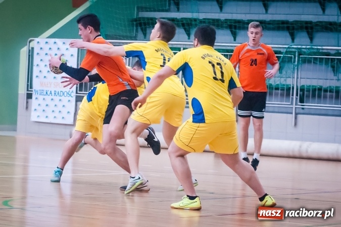 Zdjęcie w galerii na portalu naszraciborz.pl: Turniej piłki ręcznej chłopc&oacute;w szk&oacute;ł ponadgimnazjalnych wiadomości z regionu