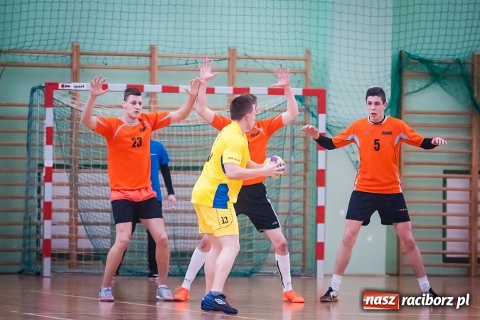 Zdjęcie w galerii na portalu naszraciborz.pl: Turniej piłki ręcznej chłopc&oacute;w szk&oacute;ł ponadgimnazjalnych wiadomości z regionu