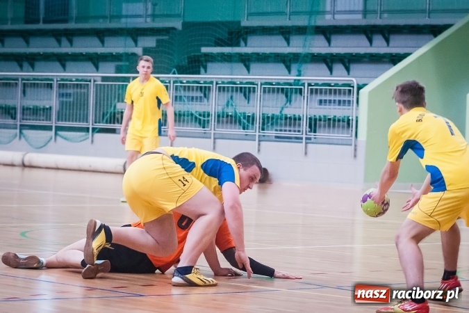 Zdjęcie w galerii na portalu naszraciborz.pl: Turniej piłki ręcznej chłopc&oacute;w szk&oacute;ł ponadgimnazjalnych wiadomości z regionu
