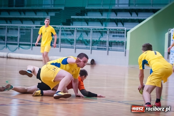 Zdjęcie w galerii na portalu naszraciborz.pl: Turniej piłki ręcznej chłopc&oacute;w szk&oacute;ł ponadgimnazjalnych wiadomości z regionu