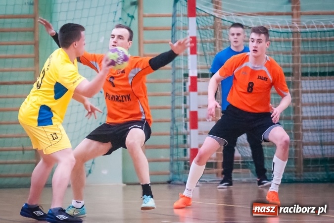 Zdjęcie w galerii na portalu naszraciborz.pl: Turniej piłki ręcznej chłopc&oacute;w szk&oacute;ł ponadgimnazjalnych wiadomości z regionu