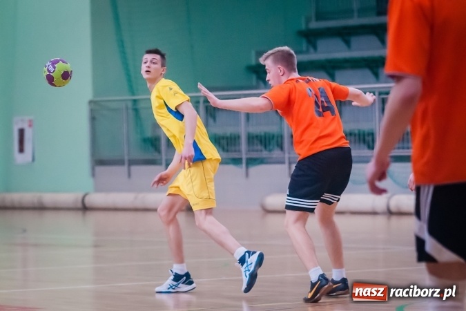 Zdjęcie w galerii na portalu naszraciborz.pl: Turniej piłki ręcznej chłopc&oacute;w szk&oacute;ł ponadgimnazjalnych wiadomości z regionu