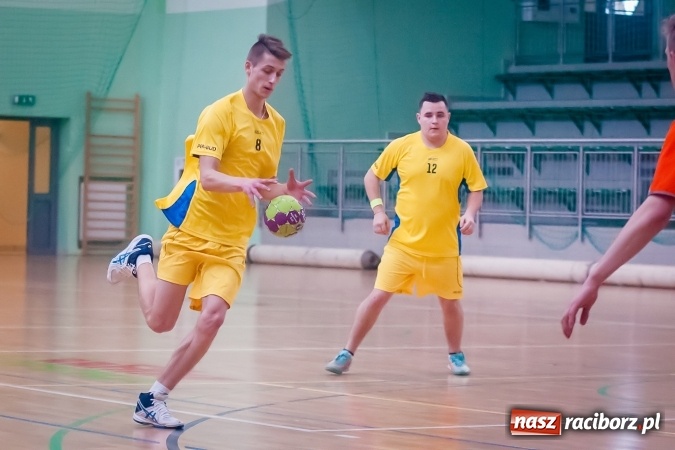 Zdjęcie w galerii na portalu naszraciborz.pl: Turniej piłki ręcznej chłopc&oacute;w szk&oacute;ł ponadgimnazjalnych wiadomości z regionu