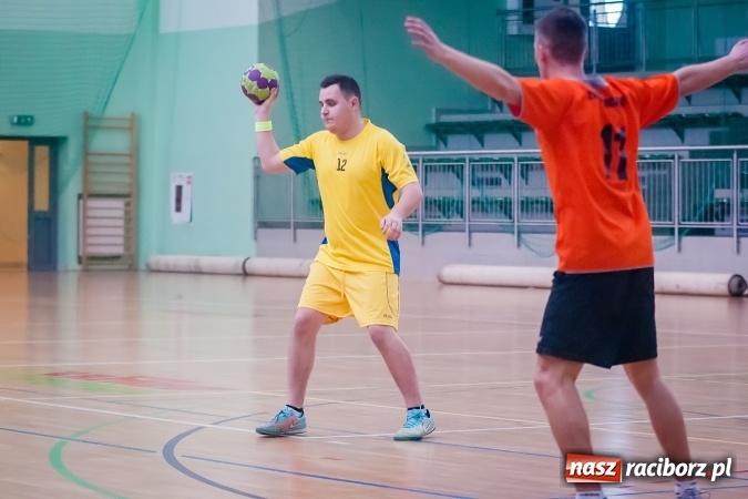 Zdjęcie w galerii na portalu naszraciborz.pl: Turniej piłki ręcznej chłopc&oacute;w szk&oacute;ł ponadgimnazjalnych wiadomości z regionu