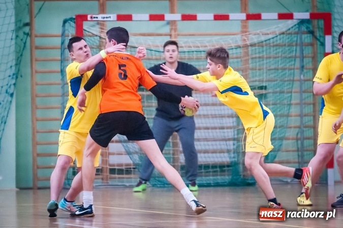 Zdjęcie w galerii na portalu naszraciborz.pl: Turniej piłki ręcznej chłopc&oacute;w szk&oacute;ł ponadgimnazjalnych wiadomości z regionu