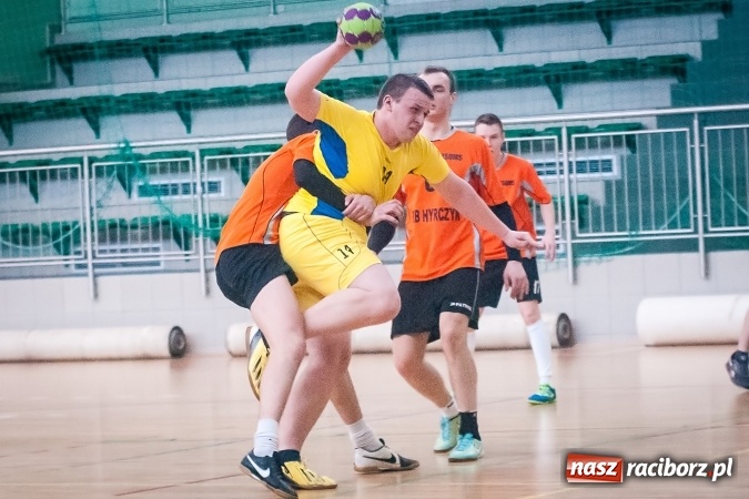 Zdjęcie w galerii na portalu naszraciborz.pl: Turniej piłki ręcznej chłopc&oacute;w szk&oacute;ł ponadgimnazjalnych wiadomości z regionu