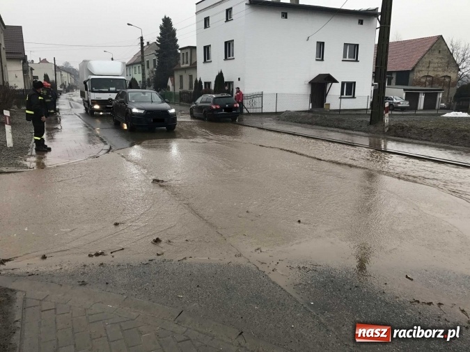 Zdjęcie w galerii na portalu naszraciborz.pl: Starowiejska i Ocicka w wodzie - opady zalewają jezdnię FOTO I WIDEO wiadomości z regionu