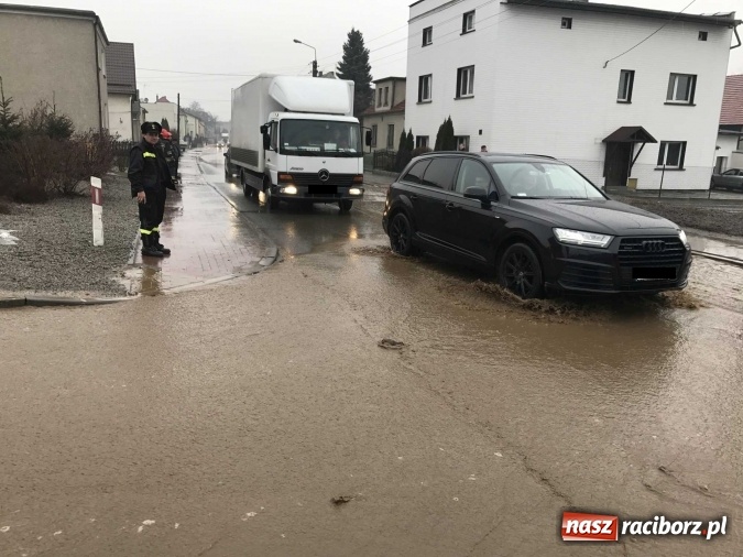 Zdjęcie w galerii na portalu naszraciborz.pl: Starowiejska i Ocicka w wodzie - opady zalewają jezdnię FOTO I WIDEO wiadomości z regionu