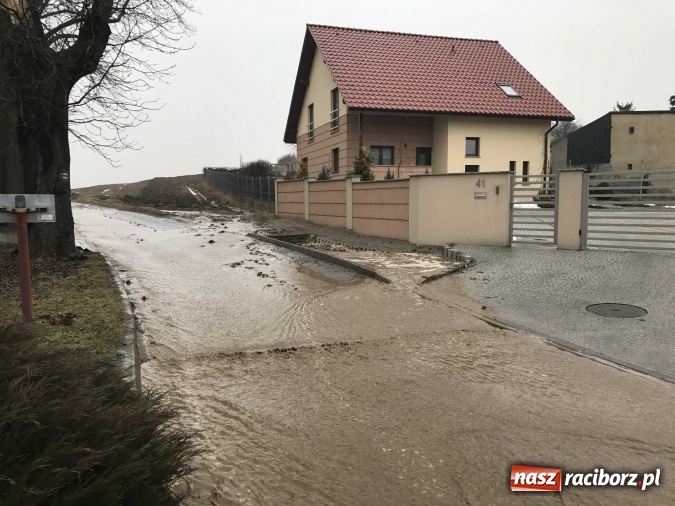 Zdjęcie w galerii na portalu naszraciborz.pl: Starowiejska i Ocicka w wodzie - opady zalewają jezdnię FOTO I WIDEO wiadomości z regionu