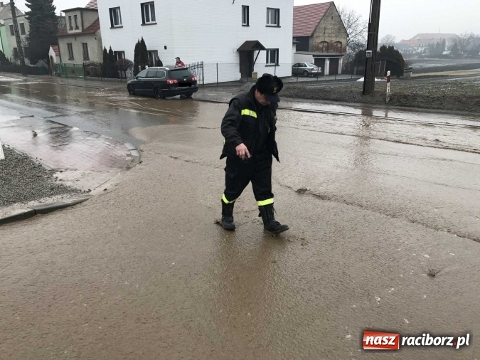 Zdjęcie w galerii na portalu naszraciborz.pl: Starowiejska i Ocicka w wodzie - opady zalewają jezdnię FOTO I WIDEO wiadomości z regionu